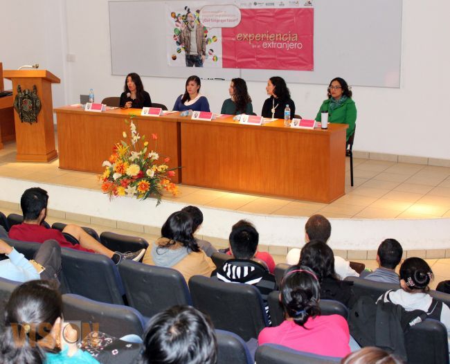 Realiza CECTI panel para promocionar estudios en el extranjero 