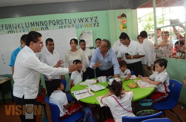 Garantiza Silvano Aureoles espacios dignos para educación de niñez en Michoacán