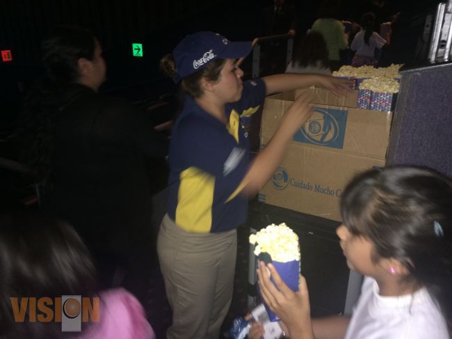 Pequeños de Casa Hogar asisten al programa Cinema Park 
