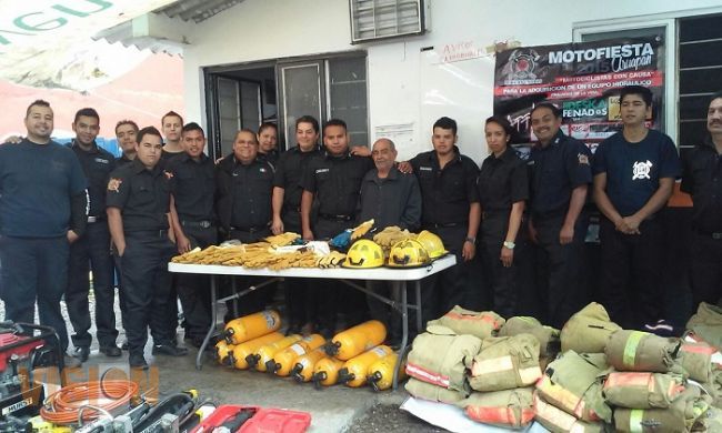 Equipan a Bomberos de Uruapan con labor altruista  