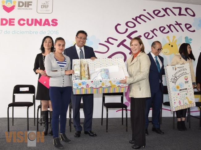 Rocío Beamonte entrega cunas del Programa 