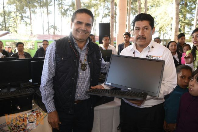 Salud y educación para transformar a Tzintzuntzan : Silvano Aureoles 