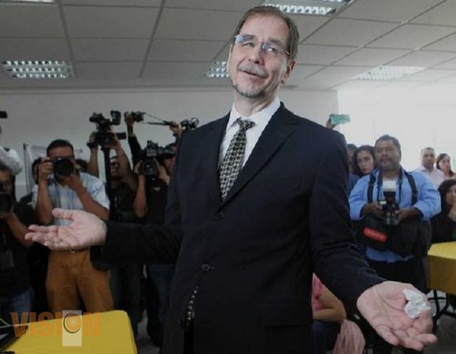 Basave condiciona permanencia en el PRD