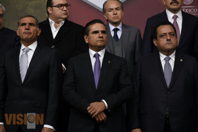 Atiende Silvano Aureoles asuntos de seguridad en la Conago