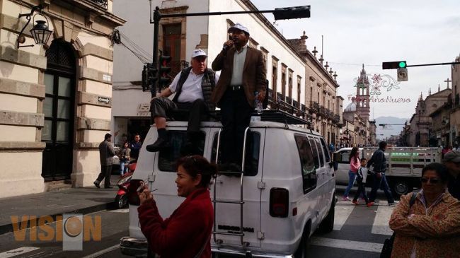 Medardo Serna debe renunciar a la Rectoría de la UM, demandan profesores y empleados