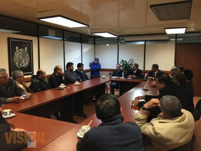 Integrantes de la Sección Sindical de Ingeniería Química del SPUM, se reúnen con el rector Medardo