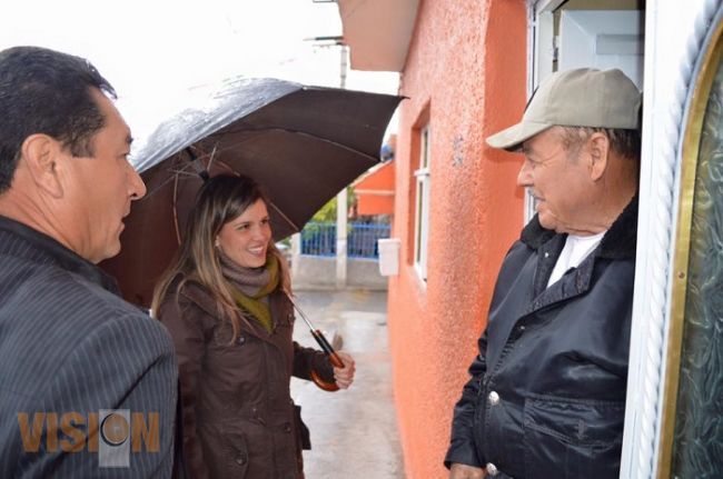 Recorrió Daniela de los Santos la comunidad de La Aldea