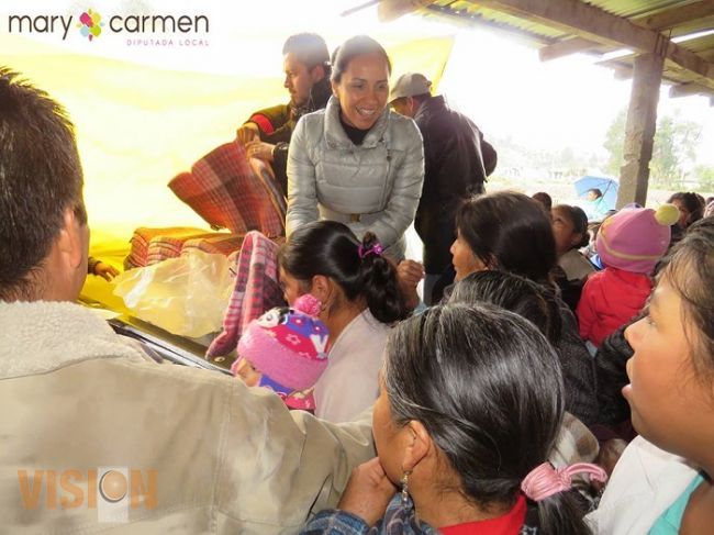 Concluye Mary Carmen Bernal 13 días de repartir cobijas en comunidades marginadas