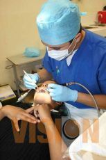 Continúa ofreciendo servicios dentales gratuitos la Facultad de Odontología