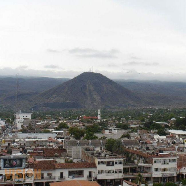 Lanzan granadas en casas de Apatzingan