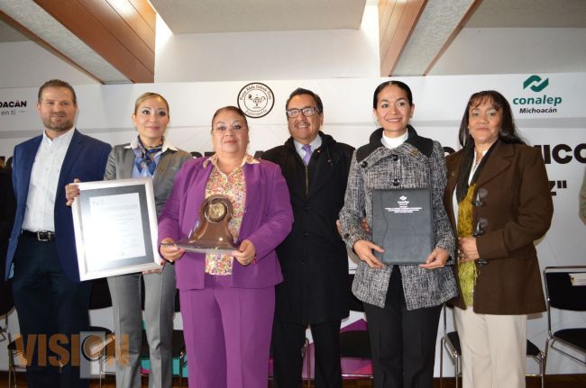 Conalep Michoacán, entrega Presea al Mérito Académico