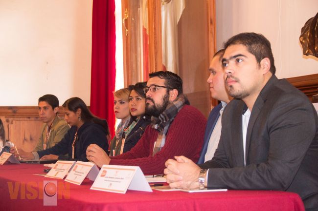 Líderes juveniles michoacanos, sostienen encendido debate