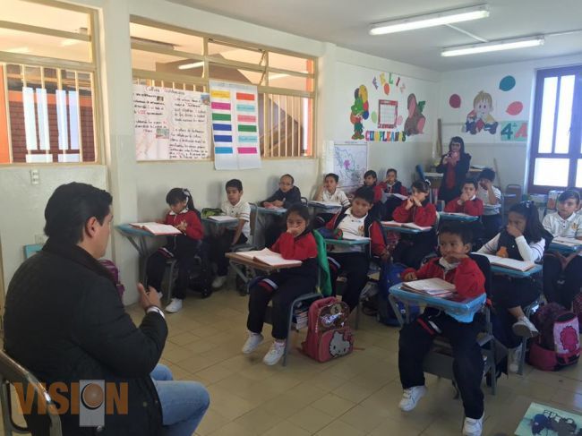 Ernesto Núñez promueve la actividad legislativa en los niños 