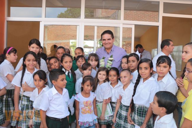 Mejorar la educación , es una prioridad : Silvano Aureoles
