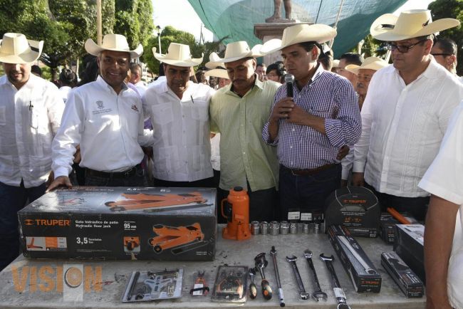 Hacer de Huetamo, Carácuaro y Zitácuaro municipios modelo: Silvano Aureoles
