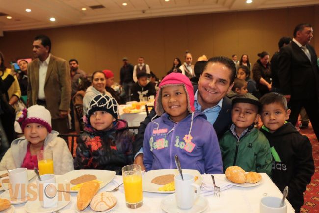 Compromete Silvano Aureoles cobertura total de gastos para atención de niños con cancer            