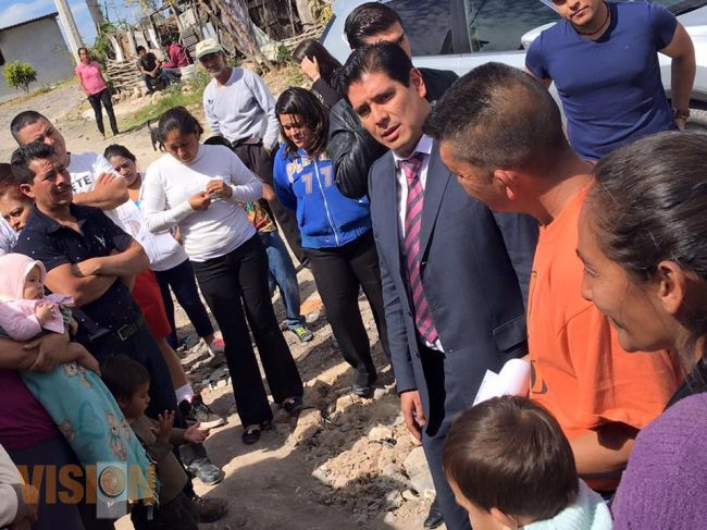 Más de 200 familias de las colonias Vasconcelos y Jaramillo recibieron prendas para cubrirse