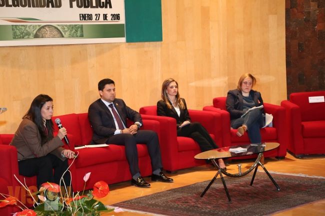 Participa Daniela de los Santos en panel de regulación de la marihuana