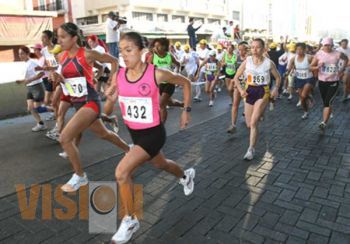 En puerta la Cuarta Caminata de la Mujer