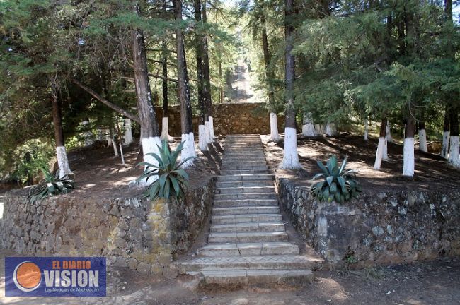 Inicia Plan de mantenimiento al Mirador del Estribo Grande en Pátzcuaro