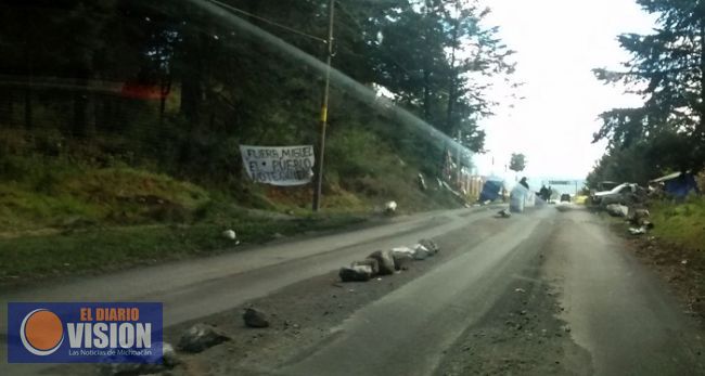 Se recrudece conflicto en  Nahuatzen; retienen autos