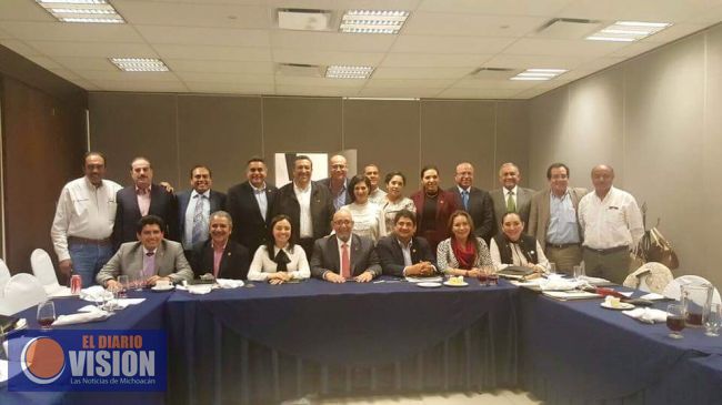 Socorro Quintana solicita a Delegado del IMSS que taxistas cuenten con seguro social 