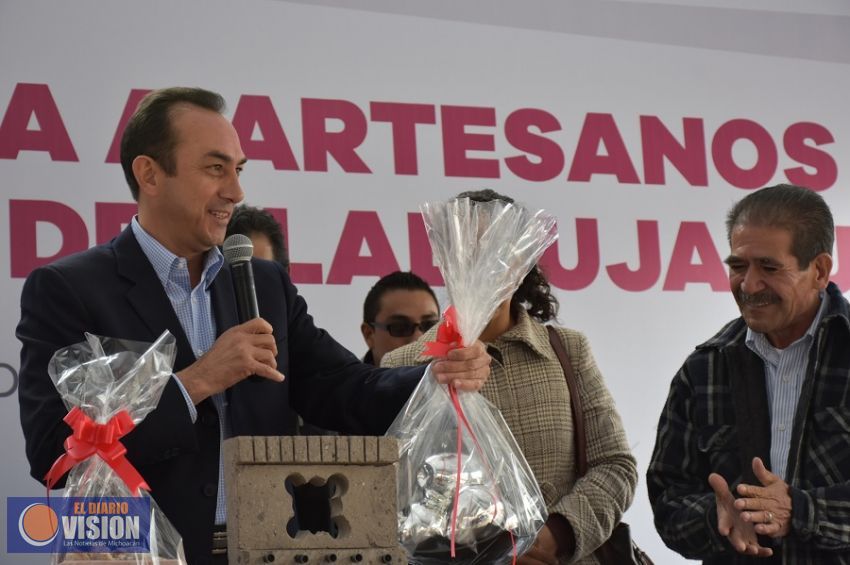 Entregan materia prima a artesanos de Tlalpujahua