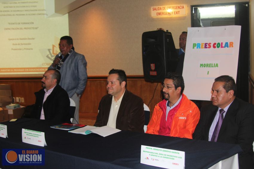 Capacitan SEE a jefas de sector y supervisoras para fortalecer vínculos con padres de familia