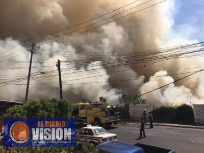 Incendio en Uruapan, a la altura de las prepas