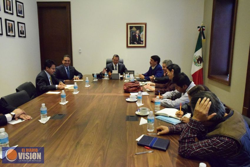 Se reúne Gobernador Silvano Aureoles con los 