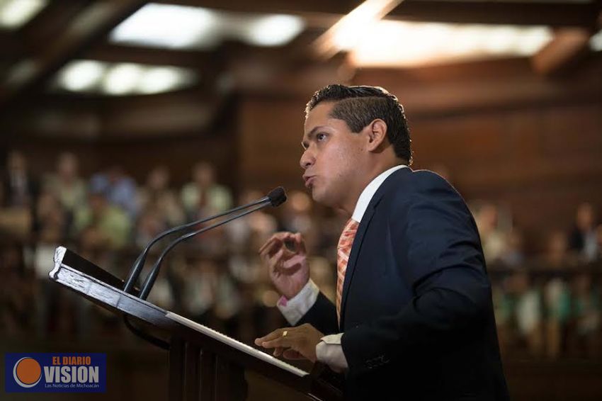 presenta iniciativa de Matrimonio Igualitario: Daniel Moncada