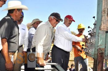 Construye alcalde Pozo profundo en Las Flores