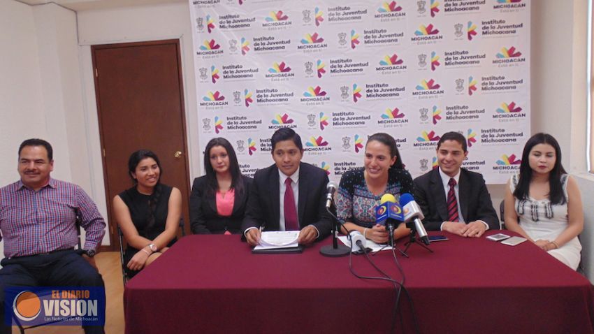 Presenta IJUMICH a los representantes de Michoacán del Parlamento Juvenil de México