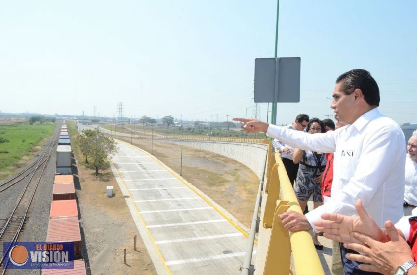 Gobierno Estatal acompañará fortalecimiento del Puerto de Lázaro Cárdenas: Silvano Aureoles  