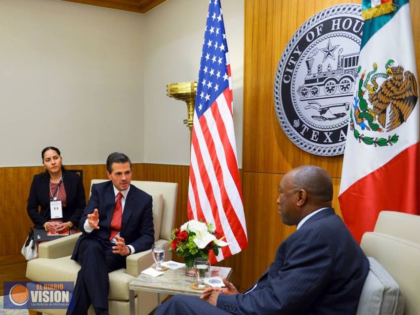 El Presidente Enrique Peña Nieto, recibe las llaves de la Ciudad de Houston