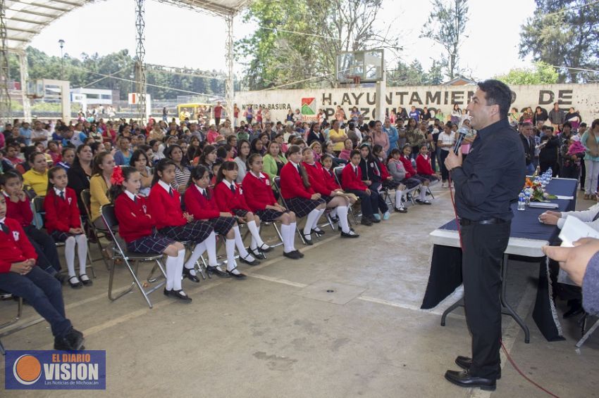 Se invirtieron 934 mil 720 pesos para beneficiar a alumnos de primaria en Pátzcuaro