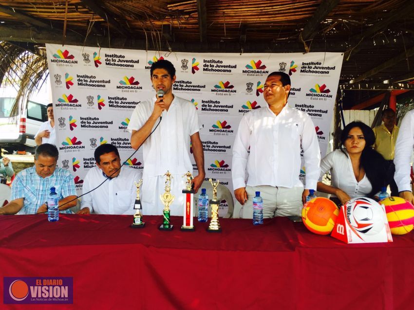 Realiza IJUMICH torneo de fútbol y voleibol playero en LC