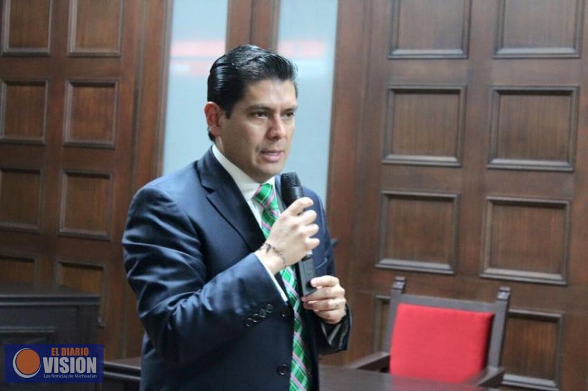 Ernesto Núñez invita a los jóvenes a involucrarse en la política