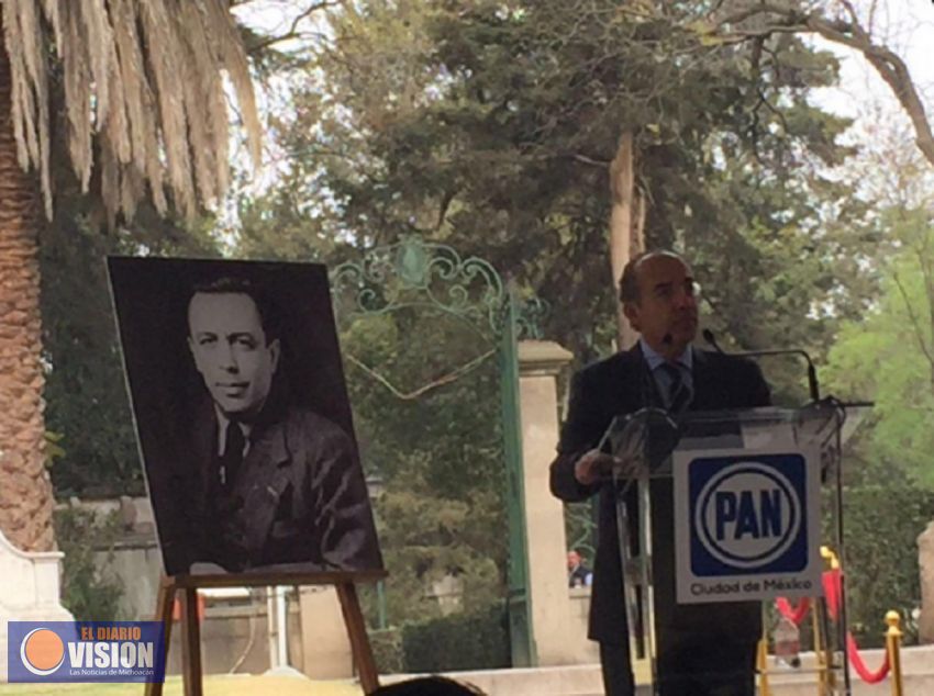 Urge al PAN recuperar credibilidad, dice Felipe Calderón 