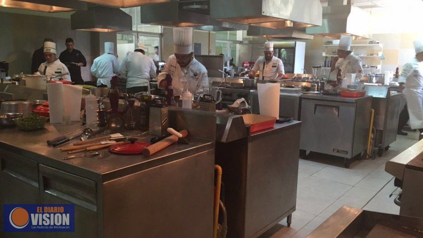 Alumnos y docentes de Gastronomía obtienen primeros lugares en concursos culinarios