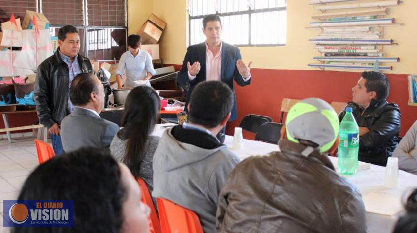 Ernesto Núñez regresa a las escuelas para apoyar proyectos de mejoramiento institucional