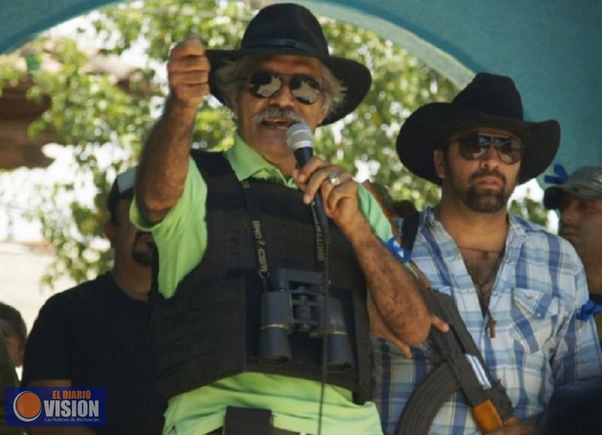 Abogado de Mireles presenta acuerdo entre gobierno y autodefensas para portar armas