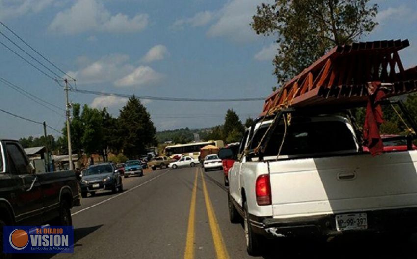 Bloqueo carretero, exigen se terminen varias obras
