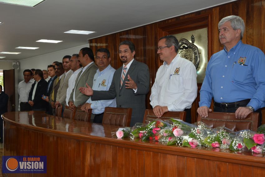 Medardo Serna reconoce el papel que juega la mujer en la Universidad Michoacana
