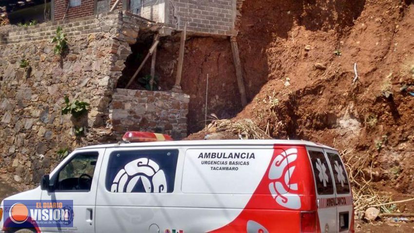 En Tacambaro, fuertes desgajamientos y deslaves