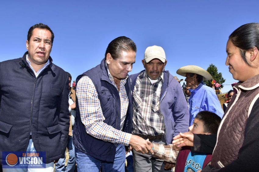 Entrega Gobernador apoyos a familias del oriente por las.contingencias climatológicas 