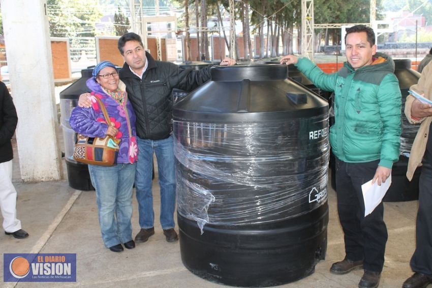 Entrega Ayuntamiento de Pátzcuaro materiales para la autoconstrucción 