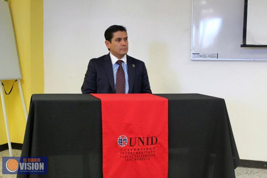 Continúa Ernesto Núñez pláticas con estudiantes universitarios 