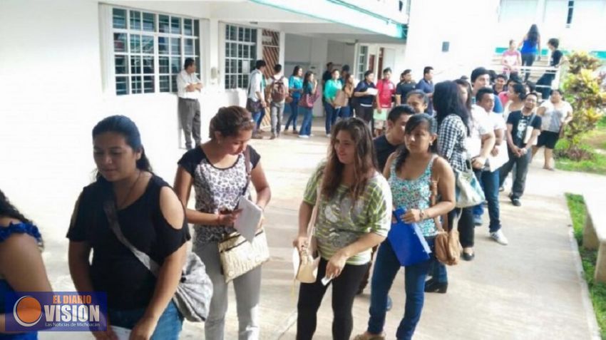 Abre convocatoria de becas para jefas de familia, estudiantes de licenciatura