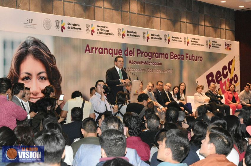 Apoyará Silvano Aureoles a 50 mil jóvenes mediante Programa Beca Futuro